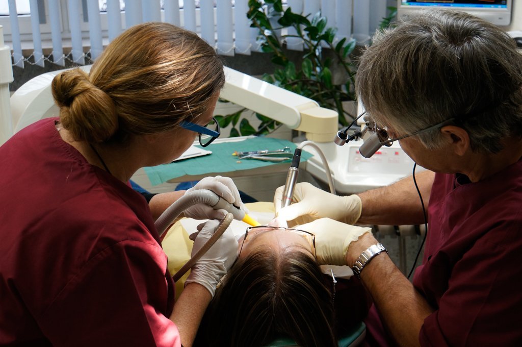 Ohne Angst zum Zahnarzt gute Nachrichten für Angstpatienten unsere Ärzte strahlen Ruhe aus!
